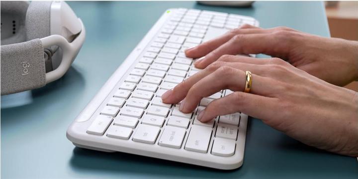 Actual product image Logitech K950 Signature Slim (DE, Wireless)