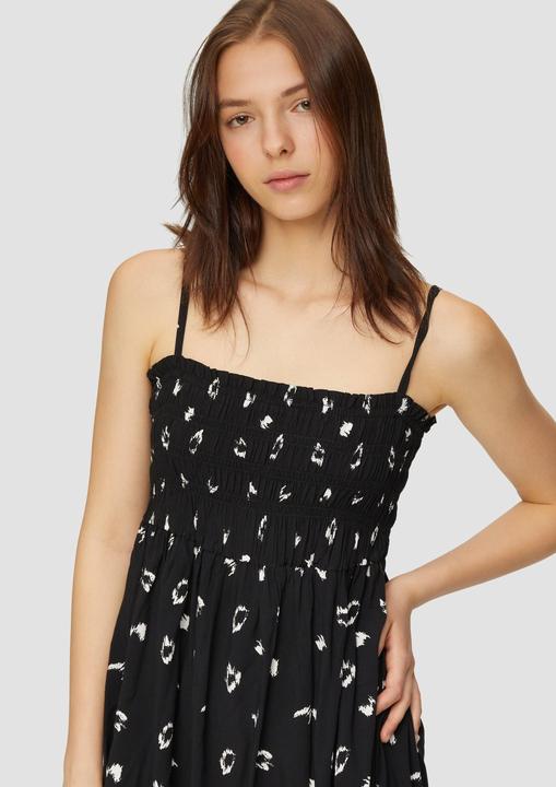 Image du produit S.Oliver Kleid Gemustertes Viskosekleid mit Smok-Detail und verstellbaren Trägern (44)