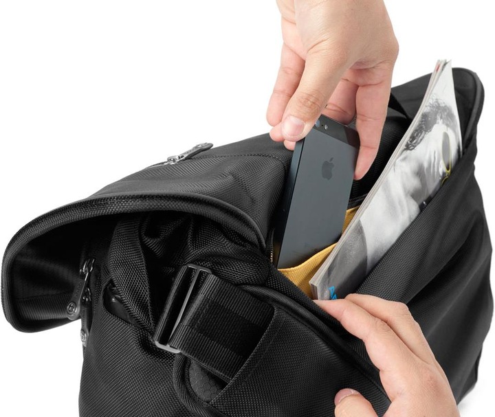 Actual product image booq Boa Nerve Messenger Graphite (15", Apple)