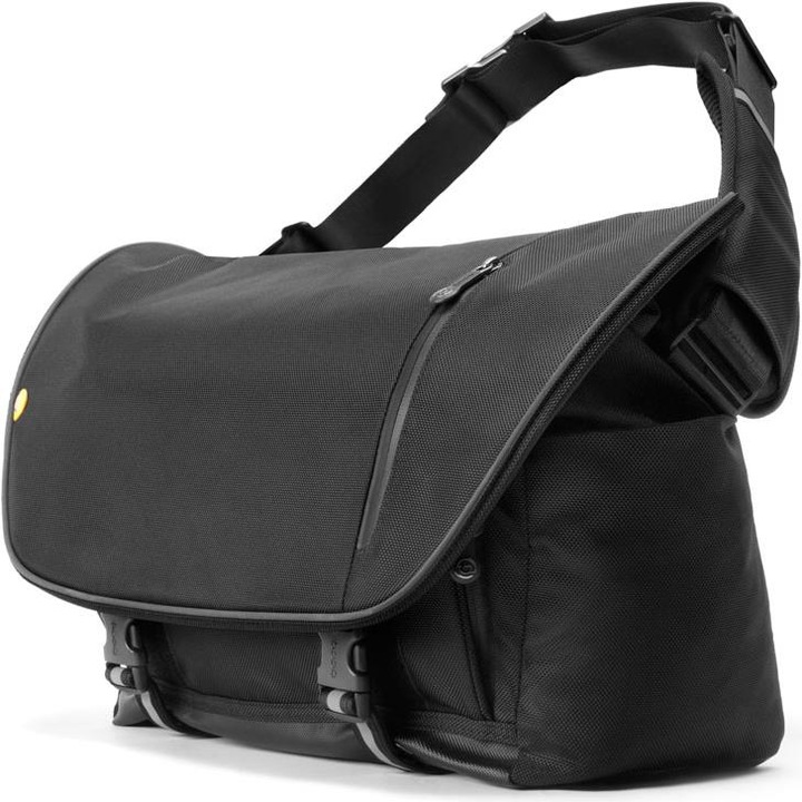 Actual product image booq Boa Nerve Messenger Graphite (15", Apple)