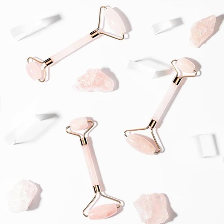 Actual product image Zoë Ayla Luxurious Rose Quartz Noiseless Facial Roller