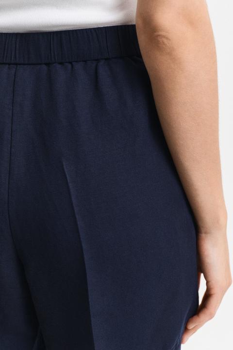 Actual product image GANT Linen Blend Pull On Classic Shorts (42)
