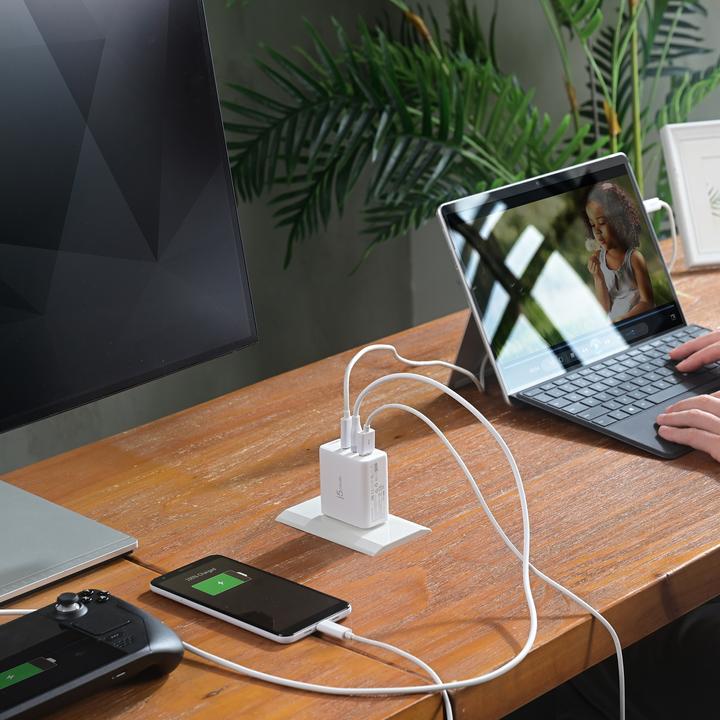 Produktbild j5Create 65-Watt-GaN-USB-C-Reiseladegerät mit 3 Anschlüssen, einschliesslich austauschbaren Netzsteck (65 W, 3 Ports)