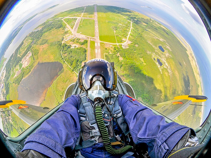 Image du produit Smartbox Vol de 45 min en avion de chasse L-39 Albatros au-dessus des Alpes suisses (1 pers.)