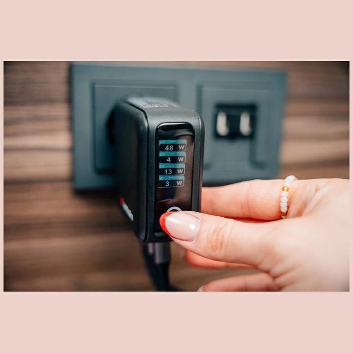 Actual product image Verbatim Mini GaN Charger 4 Port 140W w Display (EU/UK/US) (140 W, 4 ports)