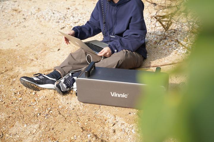 Actual product image Vinnic Powerstation (1958 Wh, 27 kg)