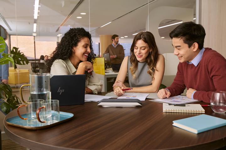Actual product image Poly HP Vivavoce USB-A USB-C Sync 40-M certificato Microsoft Teams, PC, Argento, 1,05 m, IP64, Windo