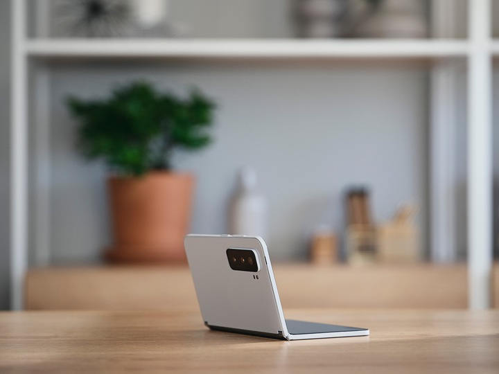 Produktbild Microsoft Surface Duo 2 B2B (128 GB, Glacier, 8.30", SIM + eSIM, 12 Mpx, 5G)