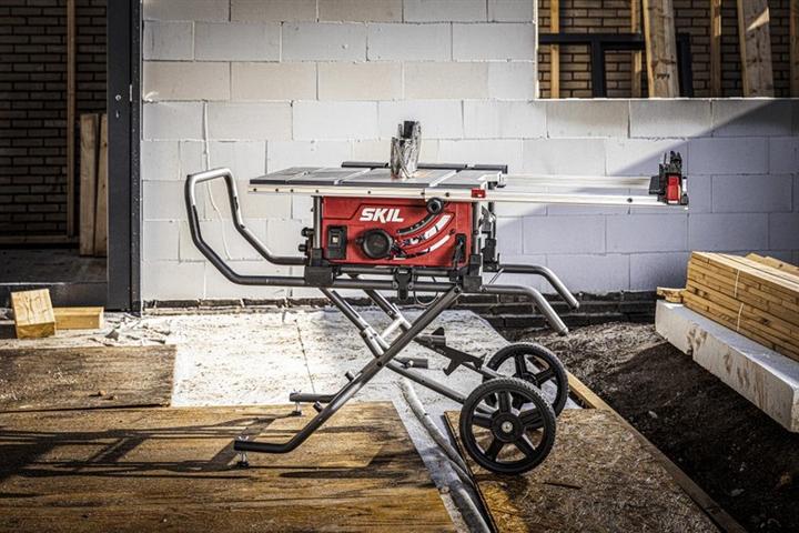 Actual product image Skil BT1E1343AA Tischsäge mit klappbarem und mobilem Sockel 254mm 2000W
