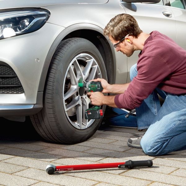 Image du produit Bosch Home & Garden UniversalImpactDrive 18V-350 (Fonctionnement sur batterie)