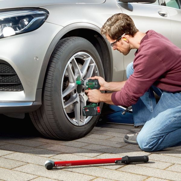 Image du produit Bosch Home & Garden UniversalImpactDrive 18V-350 (Fonctionnement sur batterie)