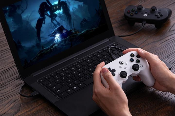 Produktbild 8bitdo Pro 2 Wired Xbox Gamepad White