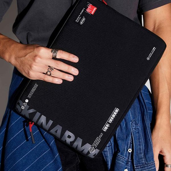 Actual product image Skinarma Bag Fardel laptop sleeve 14" black (14")
