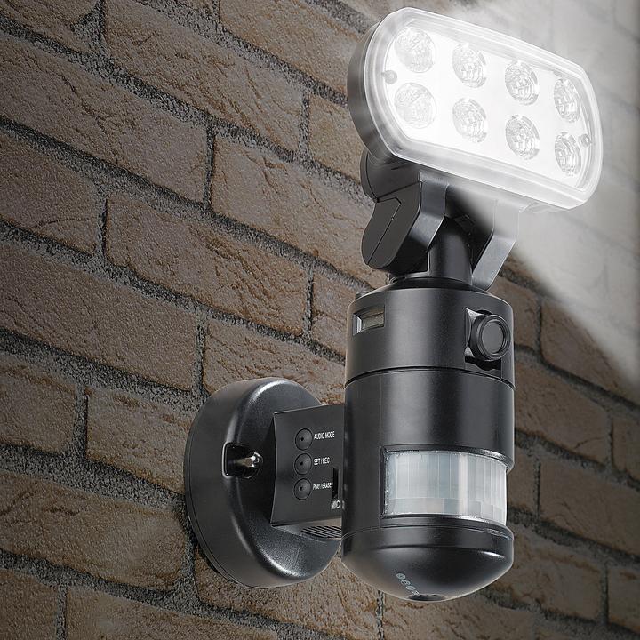 Actual product image VisorTech Surveillance camera with LED flood light and motion detector (640 x 480 pixels)