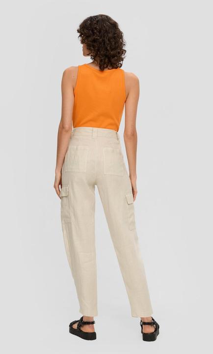 Actual product image S.Oliver Hose Super High Rise Leinenhose mit verkürztem Bein und Cargotaschen (44)