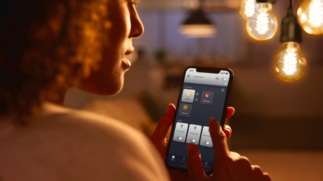 Actual product image Philips Hue ST64 (E27, 7 W, 550 lm, 1 x, G)