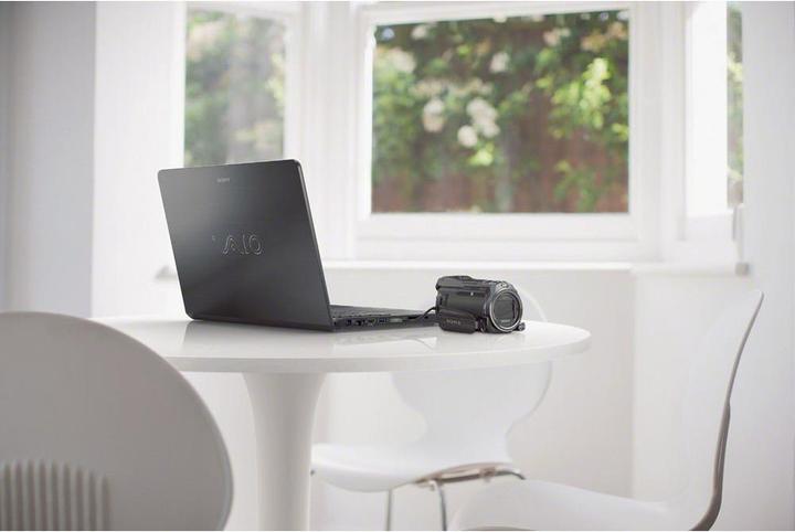 Image du produit Sony HDR-PJ810E Handycam avec projecteur intégré (6.14 Mpx, 50i, 12 x)