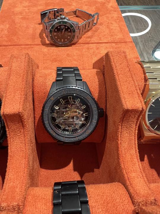 Actual product image Thomann Gold Thanos Hexagon watch roll