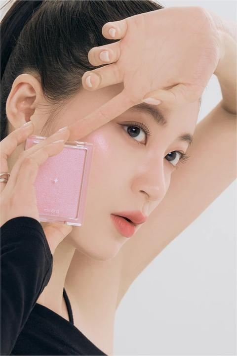 Image du produit Rom&Nd See-Through Veillighter Cheek Highlighter 5.5g 02 Moon Kissed Veil (02 MOONKISSED VEIL, Highlighter, 5.50 g)