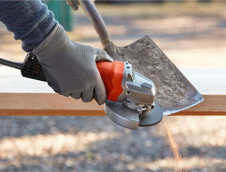 Actual product image Black & Decker Angle grinder BEG110 with additional handle (115 mm)