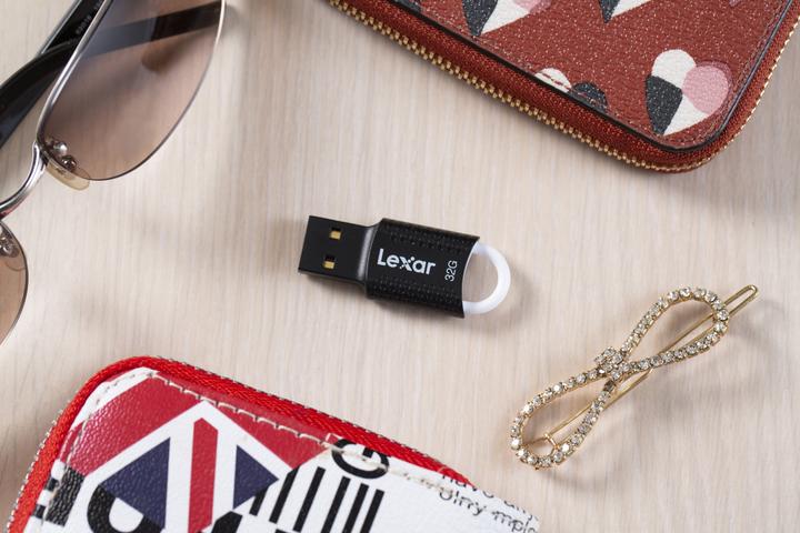 Image du produit Lexar JumpDrive V40 (16 Go, USB-A)