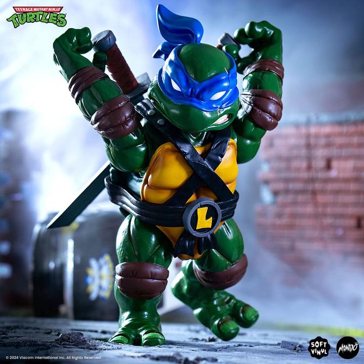 Produktbild Mondo Teenage Mutant Ninja Turtles Soft Vinyl Figur Leonardo 25 cm
