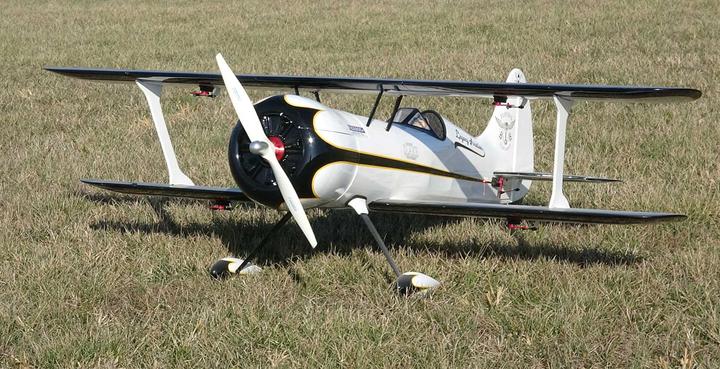 Produktbild Legacy Aviation Muscle Bipe 54" Weiss/Schwarz ARF Doppeldecker (Kunstflug)