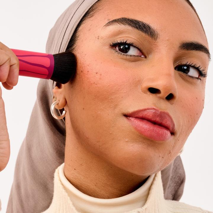 Actual product image BeneFit Cosmetics Benefit Hoola WaveMaker Brush (Bronzer)