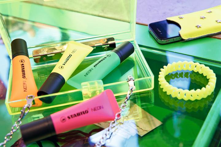 Produktbild STABILO NEON Textmarker (Gelb, Orange, Pink, Grün, 5 mm, 4 x)