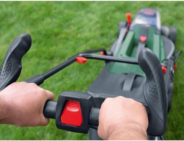Image du produit Bosch Home & Garden UniversalRotak (Fonctionnement sur batterie)