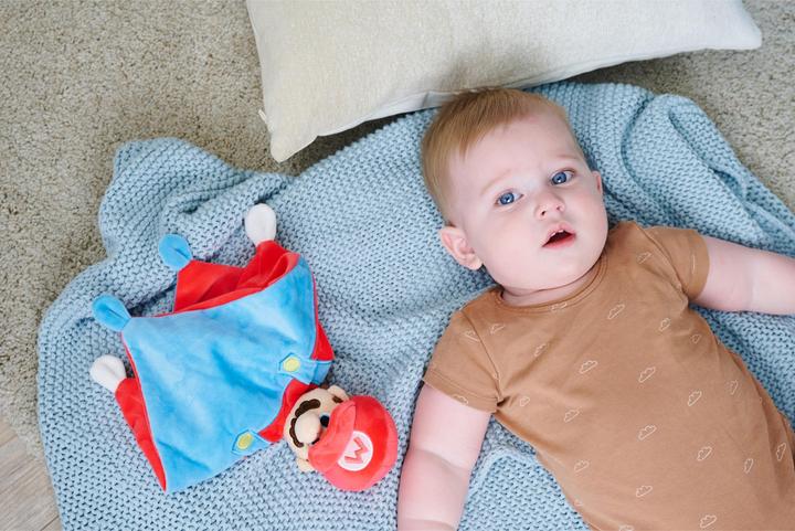 Actual product image Simba SuMa Mario cuddle cloth with rattle