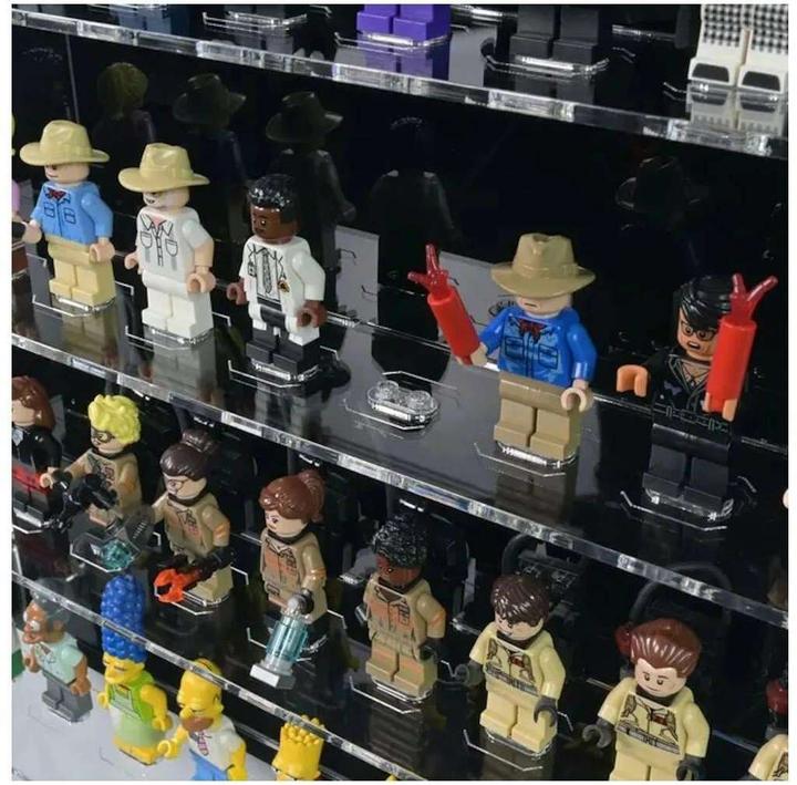 Produktbild iDisplayit Acryl-Wand-Display für 40 LEGO®-Minifiguren (Mit schwarzem Hintergrund)