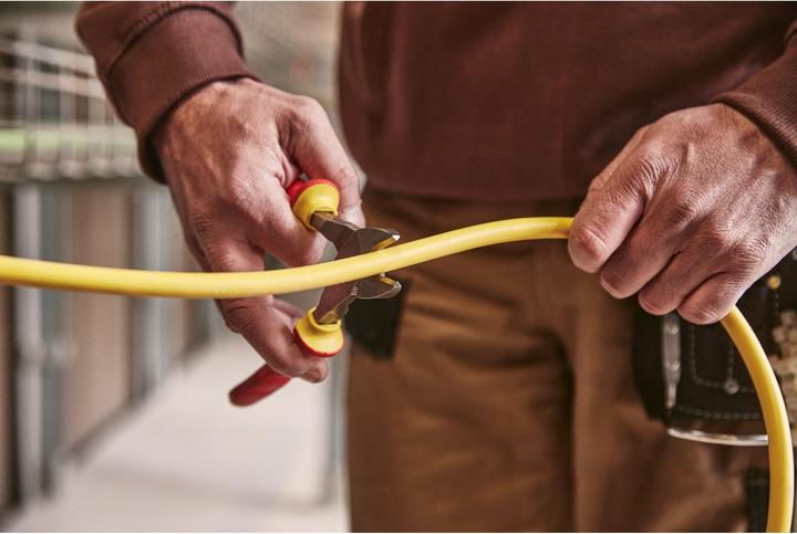 Actual product image Stanley SIDE VDE pliers 180mm (180 mm)