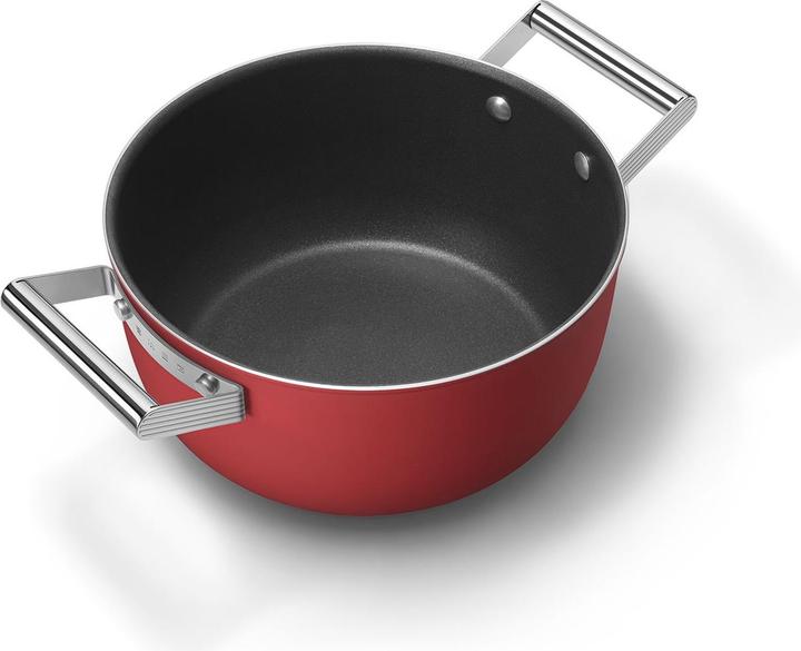 Actual product image Smeg CKFC2411RDM Casserole Ø 24 cm with glass lid, 2 handles, red (24 cm, Casserole + Stewpot, Aluminium, Stainless steel)
