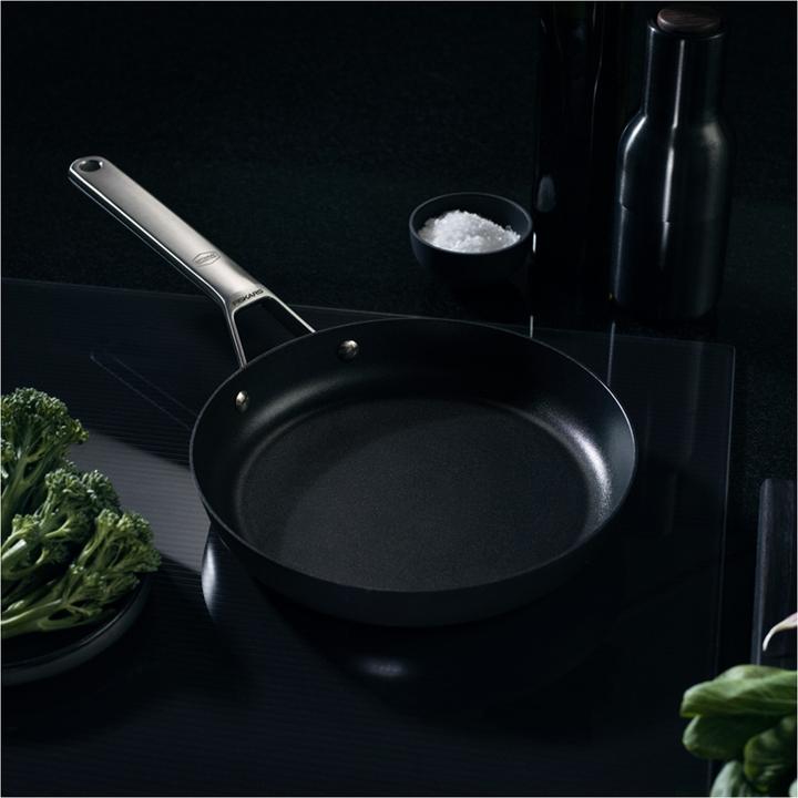 Actual product image Fiskars Taiten keptuvė 24 cm (24 cm, Frying pan, Aluminium)