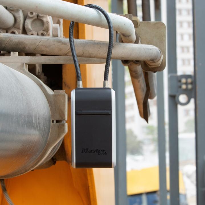 Actual product image Master Lock Key box with removable bracket 5482EURD