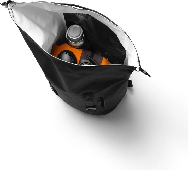 Image du produit DB Sports Essential Rolltop Backpack -reppu, 32L, Black Out (32 l)