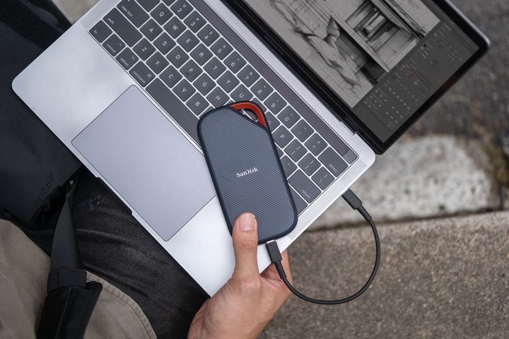 Actual product image SanDisk Extreme PRO with USB4 (2000 GB)