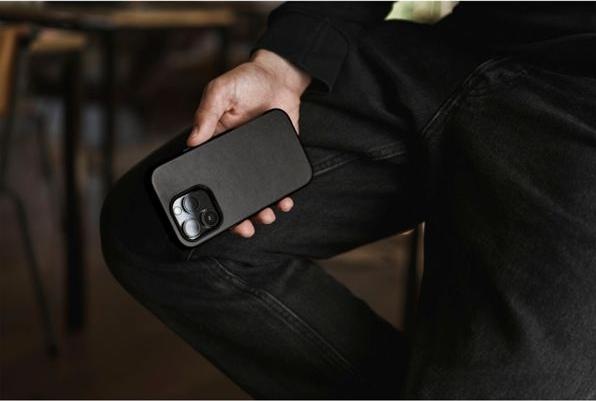 Actual product image Woodcessories Bio Leather Case (Apple iPhone 15 Pro Max)