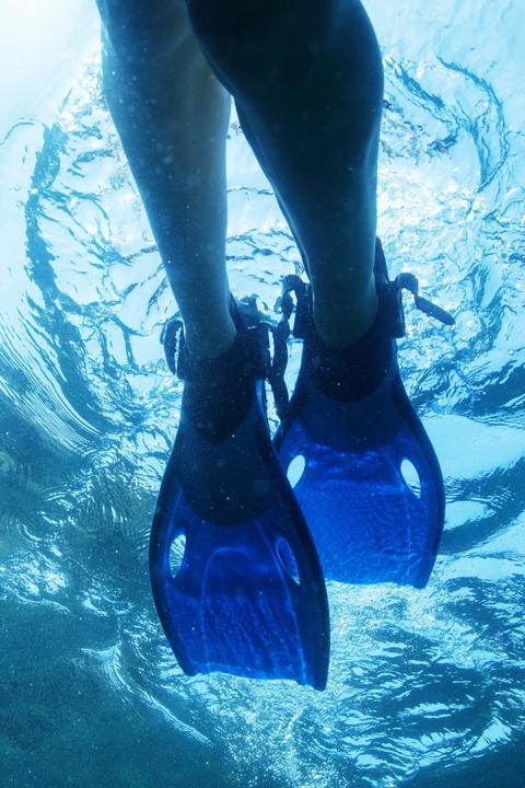 Actual product image Bestway Hydro-Pro BlackSea Snorkel & Fin Set, Adult, Half face mask, Tempered glass, Assorted colour