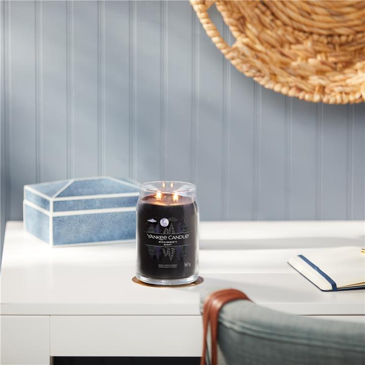 Actual product image Yankee Candle Midsummer's Night Signature Large Jar Scented Candle (567 g)