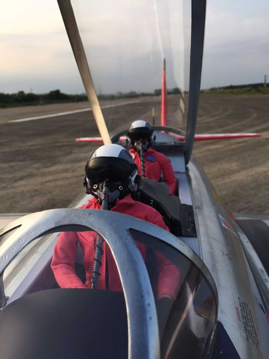Produktbild Planet-Hobby 1/6 Pilotenfigur Jet mit Helm Rot Höhe 315mm, Breite 110mm, Tiefe 60mm Gewicht 160g