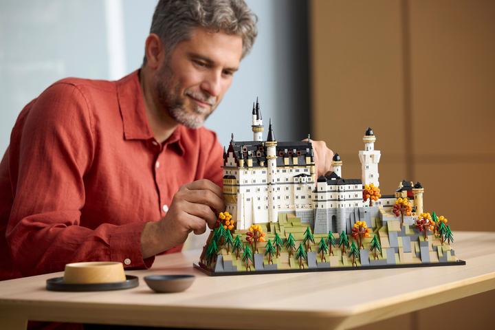 Actual product image LEGO Neuschwanstein Castle (21063, LEGO Architecture)