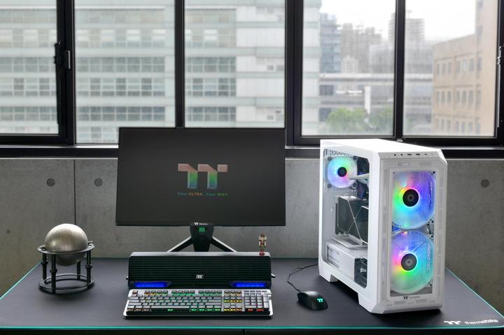 Actual product image Thermaltake view 300 mx tower housing (ATX, mATX, Mini-ITX)