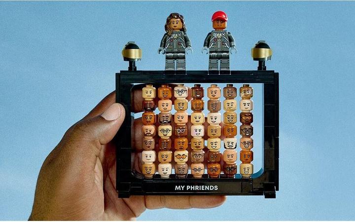 Produktbild LEGO Über dem Mond mit Pharrell Williams (10391, LEGO Icons, LEGO Seltene Sets)