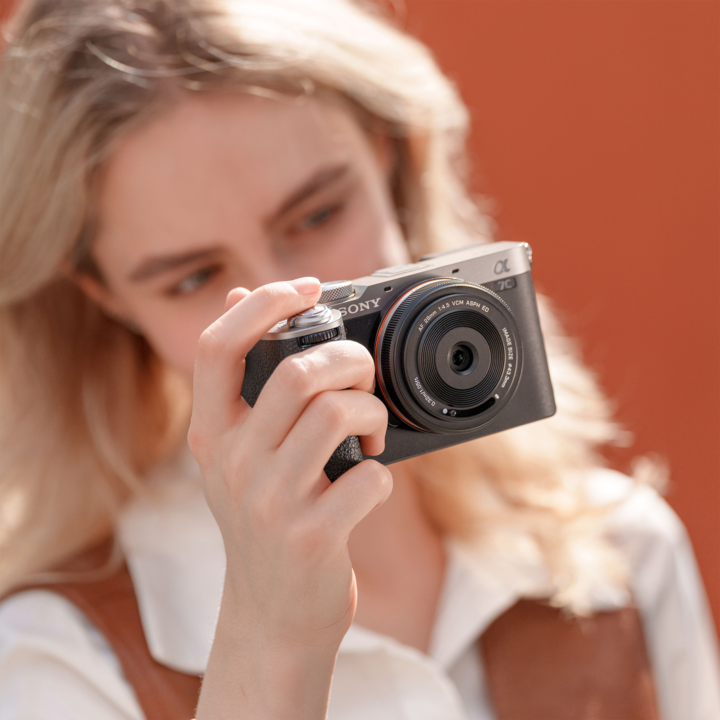 Actual product image Viltrox 28 mm f/4.5 FE (Sony E, APS-C / DX, full size)