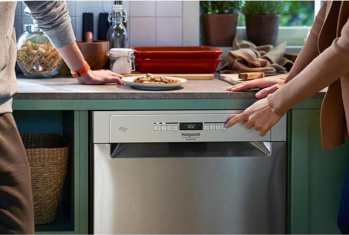 Actual product image Hotpoint HFO 3O32 CW X Dishwasher Free installation 14 place settings D