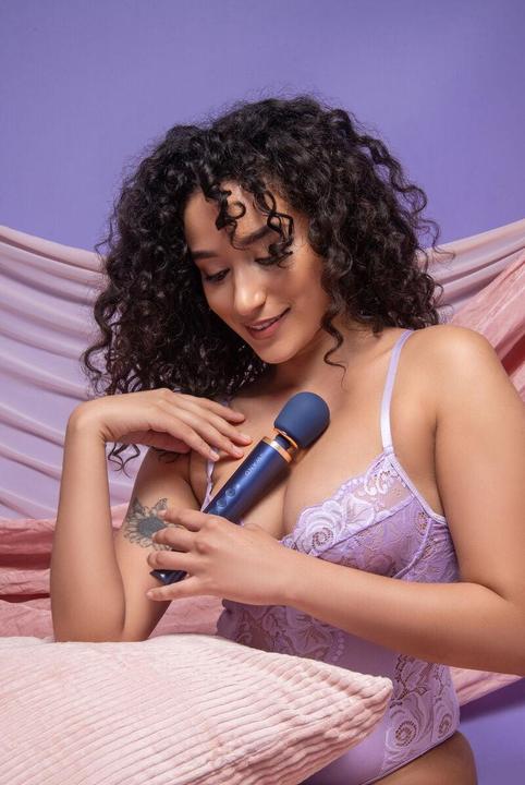 Actual product image Le Wand Petite Navy