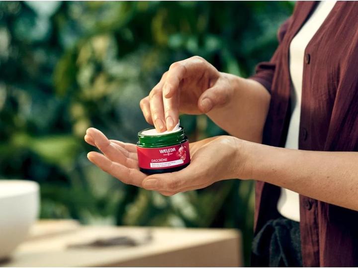 Image du produit Weleda Organic Firming Day Cream Natural Cosmetics Anti Aging Face Cream with Pomegranate Seed Oil a (40 ml, Crème de jour)