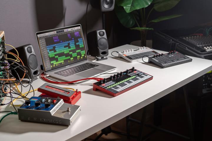 Produktbild IK Multimedia Synthesizer UNO Synth Pro Desktop